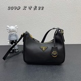 專櫃最新款 hobo女士全皮腋下包1BH307采用意大利進口十字紋牛皮，三角牌
