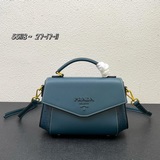 勁爆醉新款普拉達《PRADA》時尚蓋頭包原版鹿紋牛皮搭配鴕鳥紋更具時尚視覺感油邊