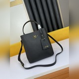 P家原版品質 最新款Double Saffiano皮革手袋 采用意大利進口牛皮