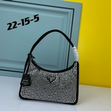 Prada 2023新款閃閃水鑽Hobo包 哇咔咔！整個包都是閃鑽鑲嵌成的水鑽P