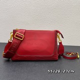 《PRADA》經典傳奇，雙肩帶款（皮肩帶+寬布肩帶）皮紋的時尚與鳄魚的浪漫相結合