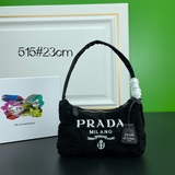 配盒子刺繡花卉Hobo1NE515這款Re-Edition2000Hobo迷你