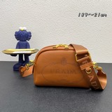 專櫃高品質頭層自然摔新款Prada.2023爆款Brique相機包來襲 頭層牛皮