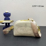 專櫃高品質頭層自然摔新款Prada.2023爆款Brique相機包來襲 頭層牛皮
