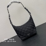 .PRAD*  新款中古棱格飯盒包中古款包包一直都是經典！大氣簡潔的設計 三