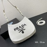 爆款單品 腋下包派對系列hobo 款到貨la。獨家刺繡進口亮片，亮閃閃的外表
