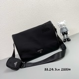 、P家新款Re-Nylon再生尼龍和Saffiano系列2039诠釋緊湊的功能性