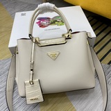 官網勁爆新款  火遍全球 2023開年新款普拉達《PRADA》   款號：661