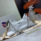 【配精品盒子】Pra@a新款nylon Hobo手拎/腋下包網紅姐妹團瘋狂種草而