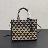 三個 尺寸、Prad最新22Tote 購物袋 這個系列将是Prad接下來一整季的