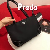 新款普拉達中古包 腋下包 真皮原版尼龍帆布02A# 邊角使用外縫白線處理