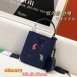 prad.a專櫃1BA217（迷你號公仔五金唛）水桶型購物袋粗十字紋複古白叻五