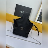 配盒子Prada洋氣單品 菜籃子包 這個系列将是Prada接下來一整季的主打款式
