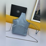 配盒子Prada洋氣單品 菜籃子包 這個系列将是Prada接下來一整季的主打款式