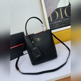 66139# Prada Double Saffiano皮革手袋 采用意大利進