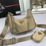 【頂級品質】P家三合一hobo包，型號1BH204，原廠五金及降落傘布料， 尺寸