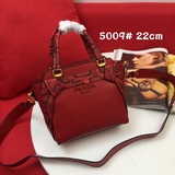 （PRADA）新款5009 意大利制造”設計精湛[偷笑]打造沉穩架勢，經典的版型