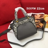 （PRADA）新款5009 意大利制造”設計精湛[偷笑]打造沉穩架勢，經典的版型