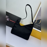 ｛異形包｝PRAD*  新款中古異形腋下包中古款包包一直都是經典！大氣簡潔的