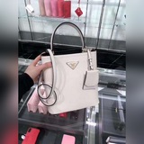 P家原版品質 最新款66139  Double Saffiano皮革手袋 采用意