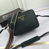 新時尚斜挎包，（配有皮肩帶-布寬肩帶）款號2089# 原版進口牛皮材質 ，手感超
