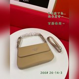 Prada新品腋下包長長的很有特點！腋下背很好看！不挑衣服 尺寸26*1