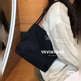 Prada 最新中古尼龍包，簡單随性複古經典 超級百搭 質感超級棒 氣質又随性