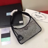 Prada 2023新款閃閃水鑽Hobo包 哇咔咔！整個包都是閃鑽鑲嵌成的水鑽P
