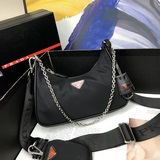 【配精品盒子】Pra@a新款nylon Hobo手拎/腋下包網紅姐妹團瘋狂種草而