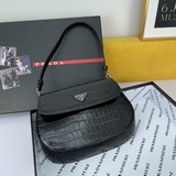 獨家PRD 2023新款中古腋下包來la今年大火的中古款腋下包 一直很受歡迎 全
