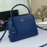 專櫃高品質新款女包66181這款Matinee手袋采用進口Saffiano皮制革