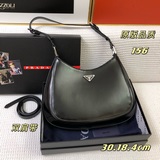 、新款中古腋下包今年大火的中古款腋下包 一直很受歡迎 ，全皮細膩光滑 異形的包