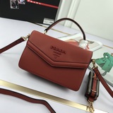 prada 款號2095 雙肩帶 “意大利制造”設計精湛[偷笑]打造沉穩架勢，