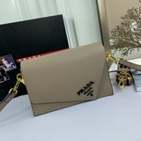 官網勁爆翻蓋新款 普拉達/PRADA-翻蓋銷量冠軍款，型號2105，配置兩條肩帶