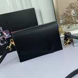 官網勁爆翻蓋新款 普拉達/PRADA-翻蓋銷量冠軍款，型號2105，配置兩條肩帶