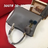 新款Pra@a手提包配寬肩帶款號：5007，采用進口手掌紋牛皮制做，原版定制五金