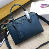 官網勁爆新款  火遍全球 2023開年新款普拉達《PRADA》   款號：500