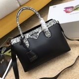 官網勁爆新款  火遍全球 2023開年新款普拉達《PRADA》   款號：500