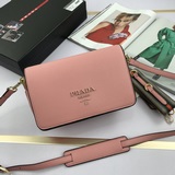 官網勁爆翻蓋新款 普拉達/PRADA-翻蓋銷量冠軍款，型號66161，配置兩條肩