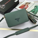 官網勁爆翻蓋新款 普拉達/PRADA-翻蓋銷量冠軍款，型號66161，配置兩條肩