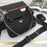 【頂級原單】配專櫃盒子 Prada新款nylon Hobo手拎/腋下包網紅姐妹團
