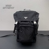 新品雙肩包 又是一款火爆整個地球的尼龍包 采用進口尼龍布 輕便實用，内部徽标銘牌