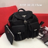 普拉達專櫃新款女士雙肩包，811.# 配吊袋背包到貨，ECONYL再生尼龍和Sa