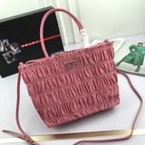 nylon 皺褶購物袋1BG321原單貨2023新推出的新購物袋結合了經典皺褶