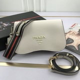 原版高品質新款Prada 2023醉心時尚款#專櫃爆款出貨Saffiano皮革和