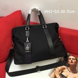 PRAD短途旅行包。進口防水布，容量大，比較輕便，簡單休閑，銷量冠軍。出門旅遊必