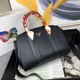 獨家新款Pra@a（可手提斜跨）随時凹造型！配有皮革肩墊 ，實用方便，實拍圖片，