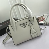 p家2023專櫃最新款女士1ba269到貨saffiano皮革材質皮革雙提手+