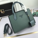專櫃高品質 獨家首發爆款PRADA（普拉達）新款66158，采用進口粗十字牛皮＋