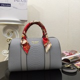 元『普拉達』Prada 枕頭包9871.原版紋+荔枝紋牛皮超好的手感 會讓你愛不